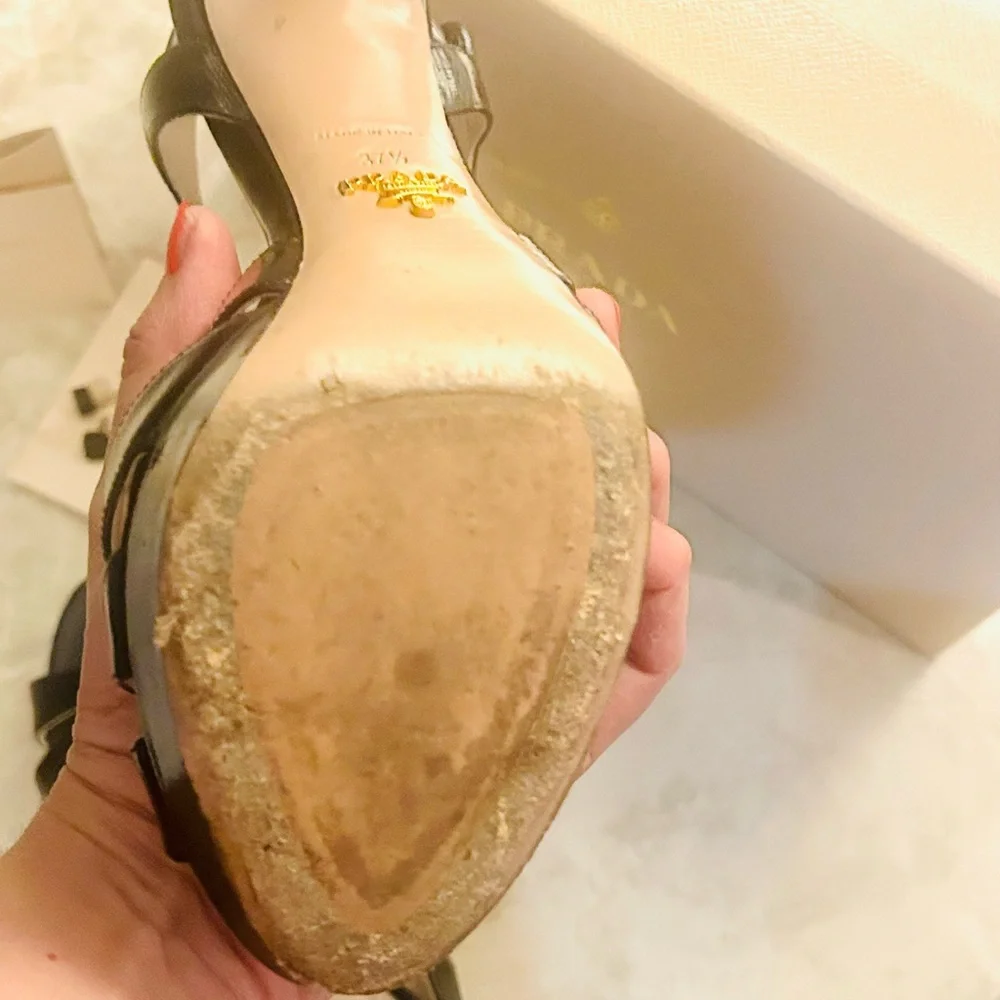 Prada  ⭐️Black Strappy Patent leather Heels 7.5 - Picture 9 of 16